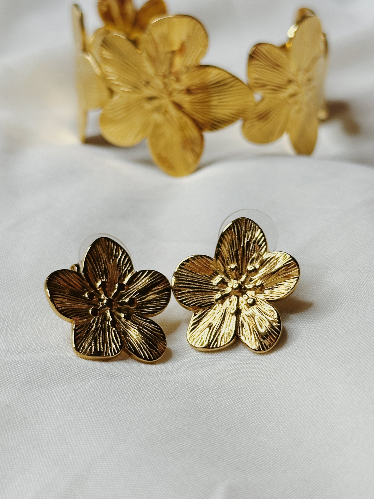 Calm Flower Earrings