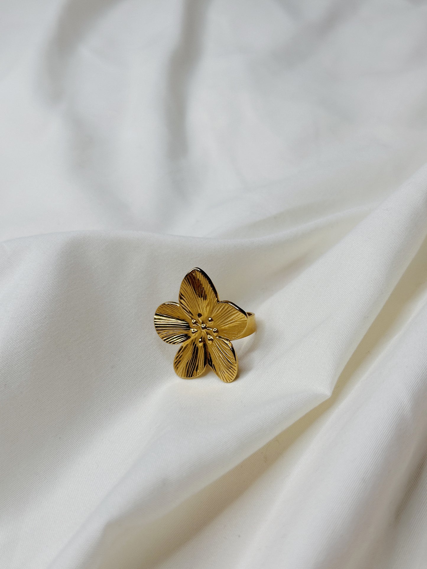Calm Flower Ring