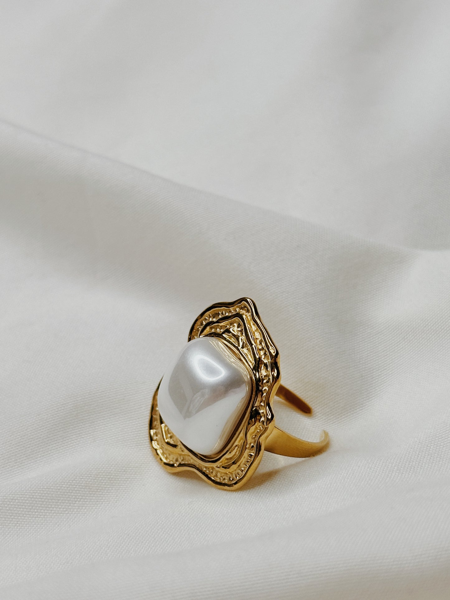 Nacre Glow Ring