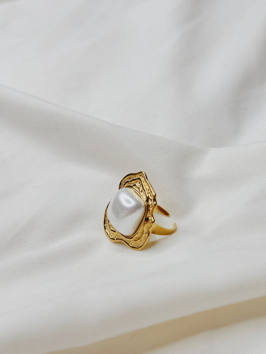 Nacre Glow Ring
